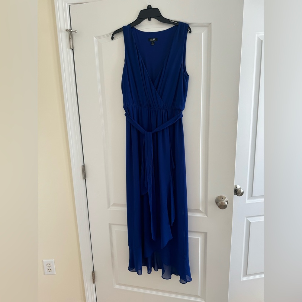 SLNY Blue Sleeveless Plunge Neckline Gown